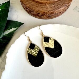 2/$30🌵 Faux Leather Textured Teardrop Earrings Gold Tone Western Jewelry NEW